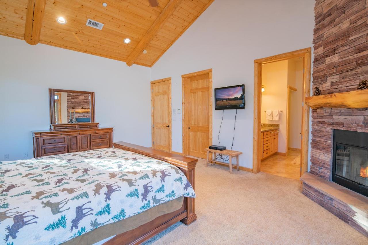 Meadowbrook Estates Ranch - Great Location, Great Lodge, Great Experience! Hot Tub And More! Big Bear City Ngoại thất bức ảnh